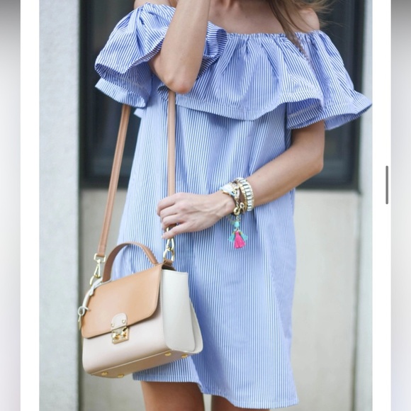 Aqua dress off the shoulder excellent condition size xs but very generous sizing - Picture 1 of 3